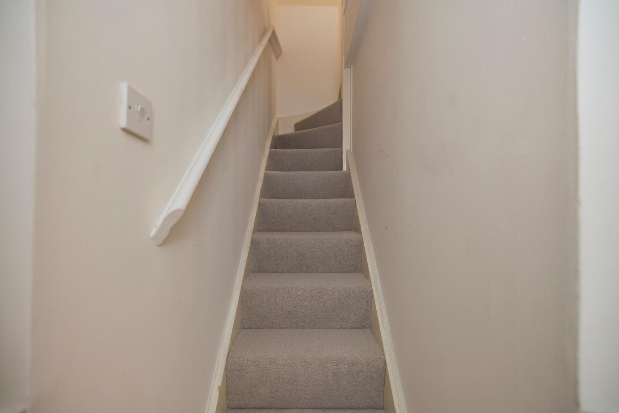 Chiswick Views & Space - Elegant 3bdr Duplex With Parking Apartment London