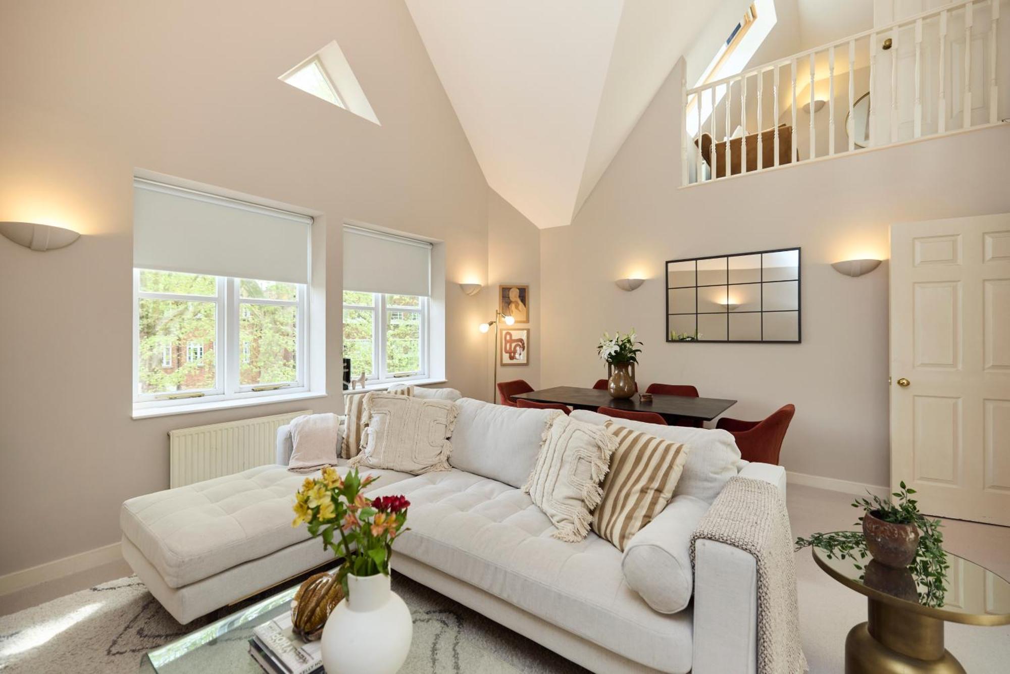 Chiswick Views & Space - Elegant 3bdr Duplex With Parking London