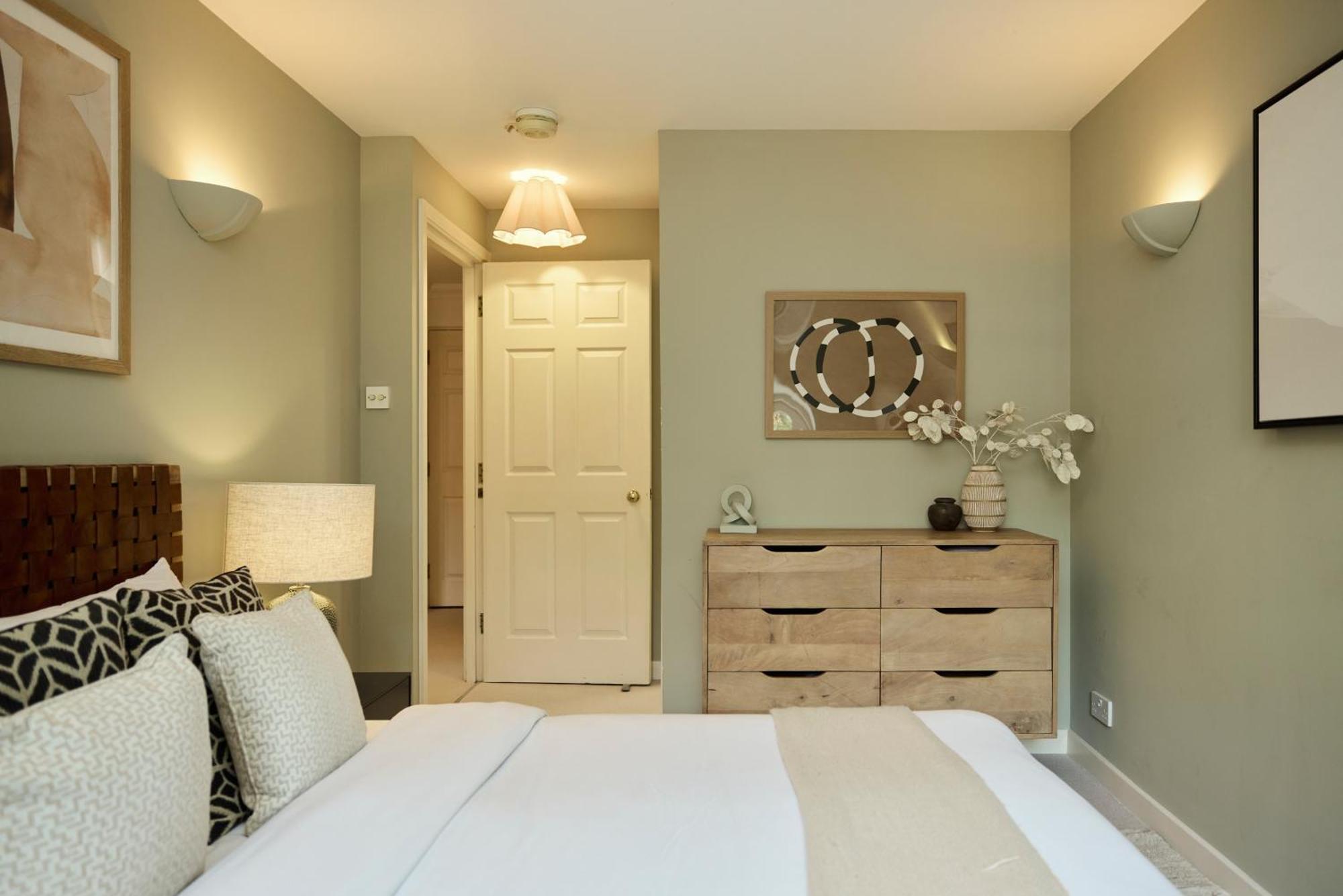 Chiswick Views & Space - Elegant 3bdr Duplex With Parking