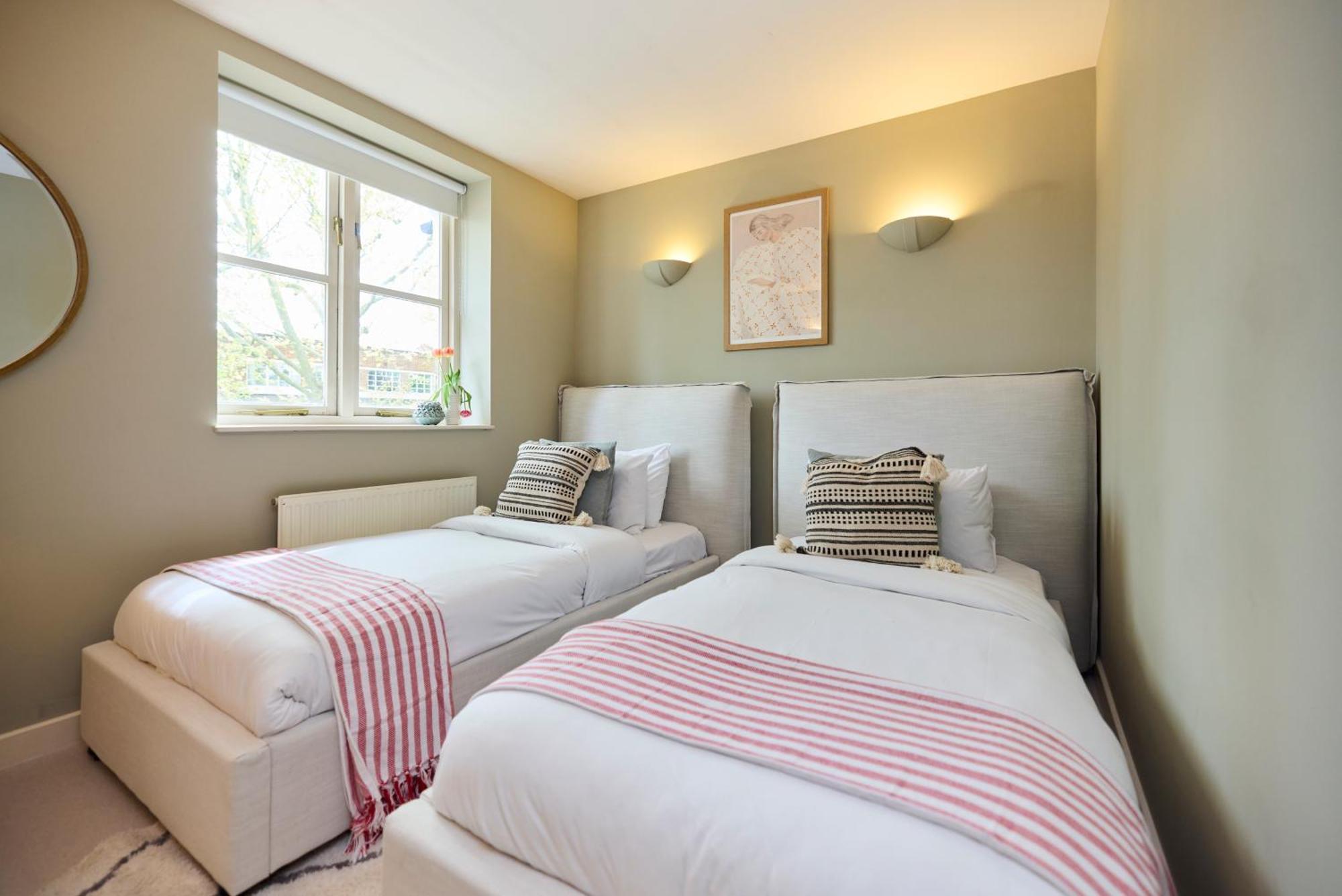 Chiswick Views & Space - Elegant 3bdr Duplex With Parking Apartment *
