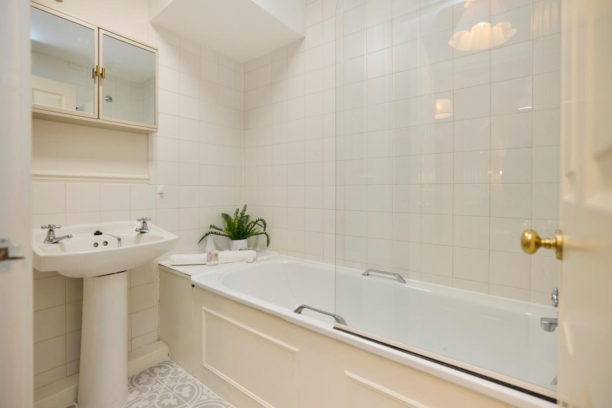 Apartment Chiswick Views & Space - Elegant 3bdr Duplex With Parking